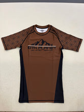 Load image into Gallery viewer, Brown Belt Mountain Rash Guard Short Sleeve