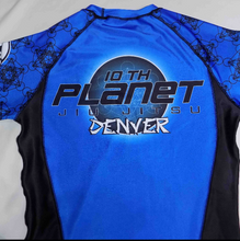Load image into Gallery viewer, 10PD Blue Belt Ranked Rashguard (Short Sleeve)
